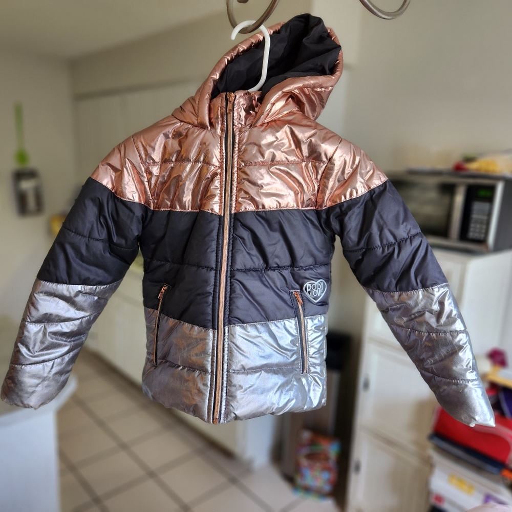 Girls size 8 Body Glove puffy coat (pink,black,silver) excellent condition